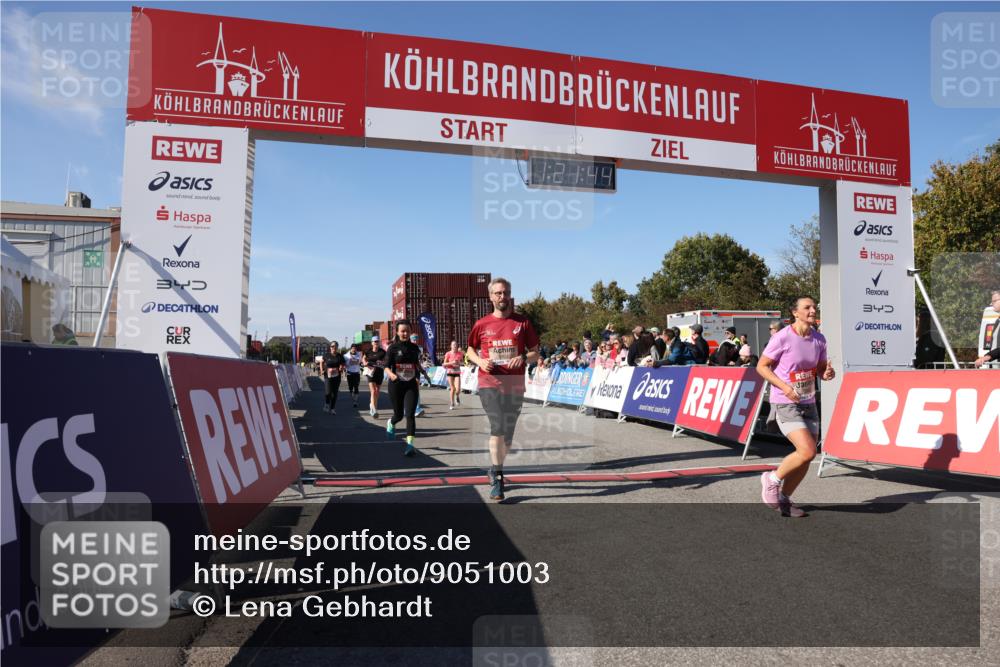 03.10.2025 - Köhlbrandbrückenlauf Lena Gebhardt http://msf.ph/oto/9051003 03.10.2025 13:21:44 Ziel 4064, 4067, 4139, 4519, 4843, 4913, 4979, 5329, 5345, 5458, 5894, 5895, 5901, 5981, 6662 meine-sportfotos.de