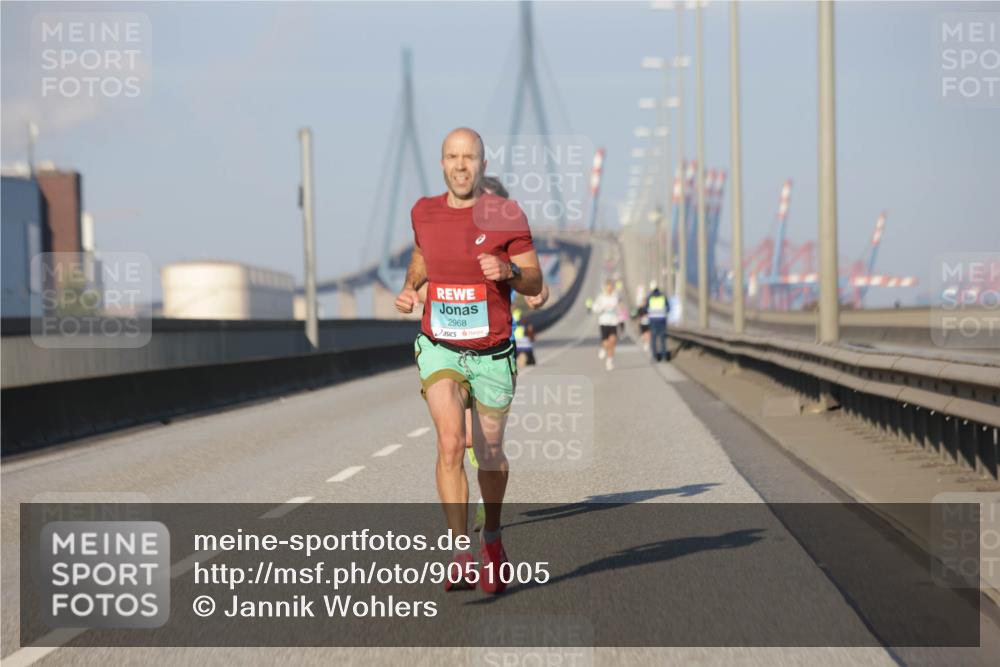 03.10.2025 - Köhlbrandbrückenlauf Jannik Wohlers http://msf.ph/oto/9051005 03.10.2025 09:37:02 Position 3 2968 meine-sportfotos.de