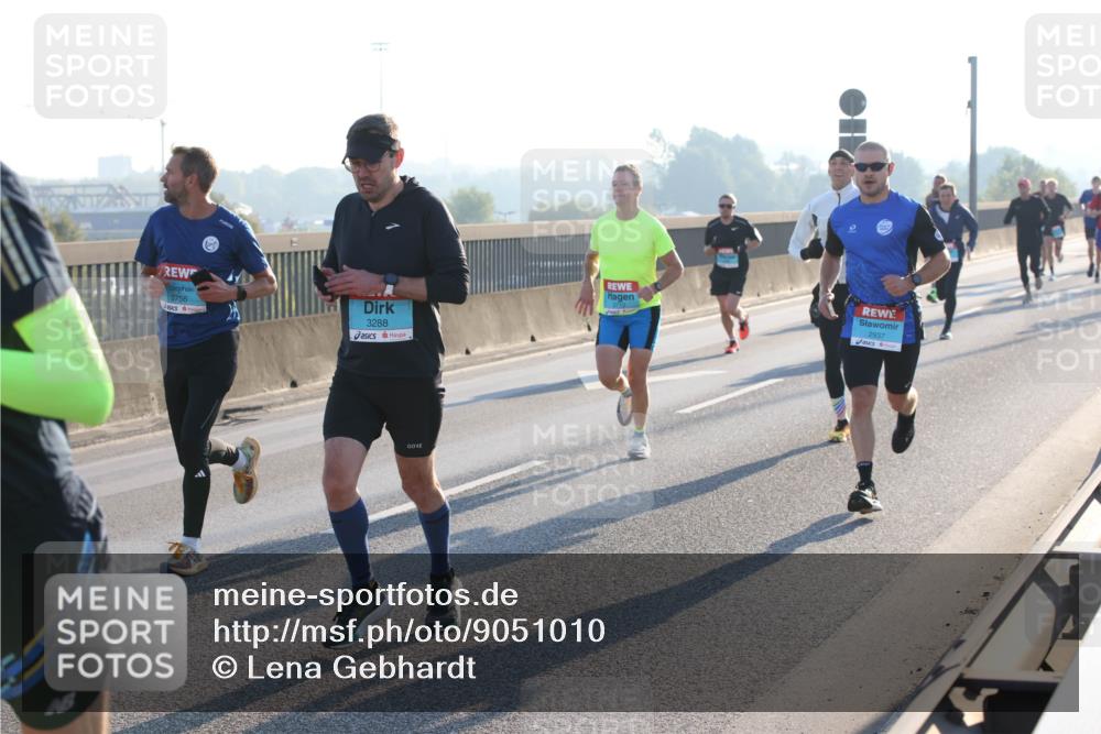 03.10.2025 - Köhlbrandbrückenlauf Lena Gebhardt http://msf.ph/oto/9051010 03.10.2025 09:14:31 Position 1 3756, 3288, 2937 meine-sportfotos.de
