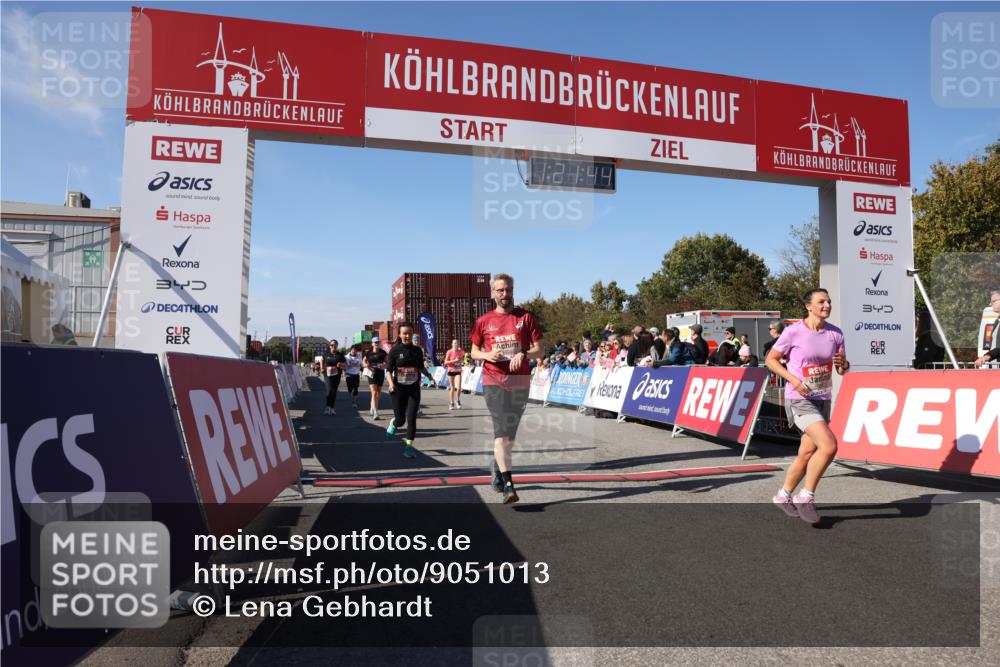 03.10.2025 - Köhlbrandbrückenlauf Lena Gebhardt http://msf.ph/oto/9051013 03.10.2025 13:21:44 Ziel 4064, 4067, 4139, 4519, 4843, 4913, 4979, 5329, 5345, 5458, 5894, 5895, 5901, 5981, 6662 meine-sportfotos.de