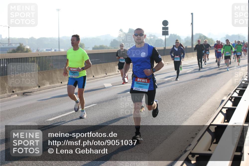 03.10.2025 - Köhlbrandbrückenlauf Lena Gebhardt http://msf.ph/oto/9051037 03.10.2025 09:14:32 Position 1 3712, 2937 meine-sportfotos.de