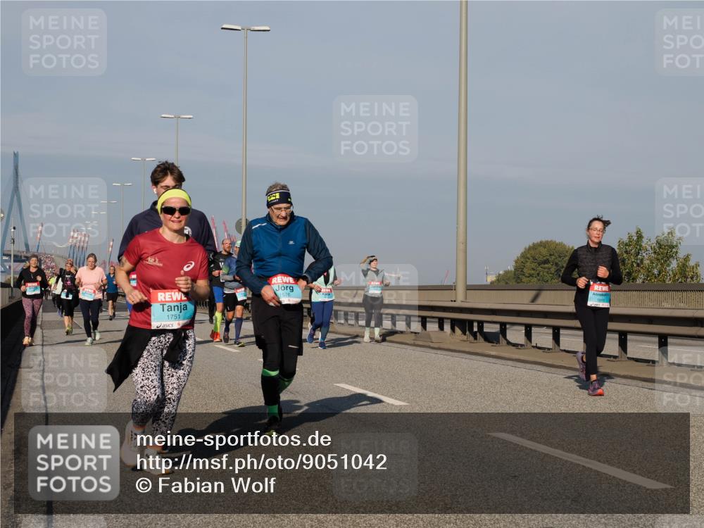 03.10.2025 - Köhlbrandbrückenlauf Fabian Wolf http://msf.ph/oto/9051042 03.10.2025 10:01:35 Position 3 1751, 1576, 1615 meine-sportfotos.de