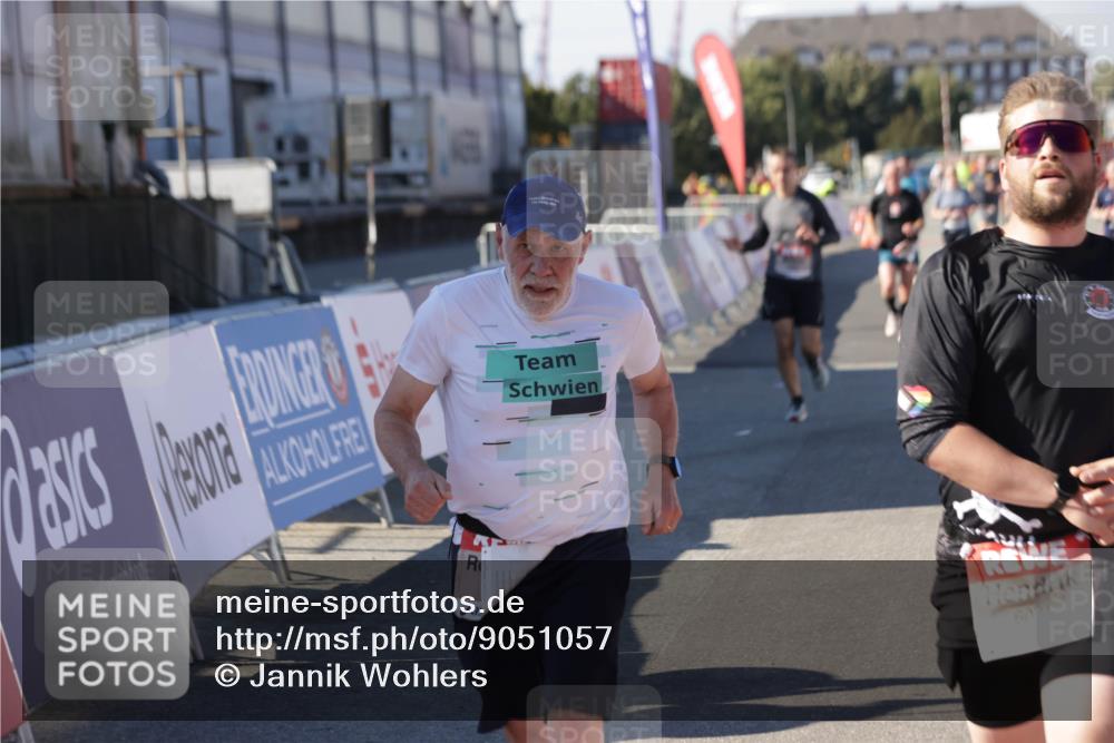 03.10.2025 - Köhlbrandbrückenlauf Jannik Wohlers http://msf.ph/oto/9051057 03.10.2025 13:08:22 Ziel 4307, 4409, 4768, 5243, 5804, 5994, 6021, 6369, 6569 meine-sportfotos.de