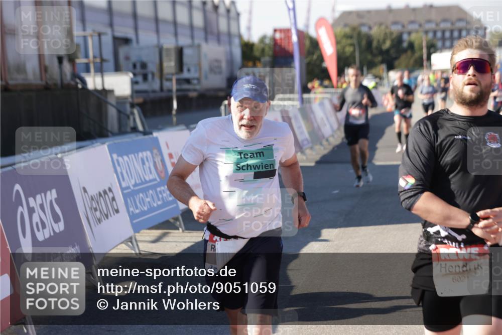 03.10.2025 - Köhlbrandbrückenlauf Jannik Wohlers http://msf.ph/oto/9051059 03.10.2025 13:08:22 Ziel 4307, 4409, 4768, 5243, 5804, 5994, 6021, 6369, 6569 meine-sportfotos.de