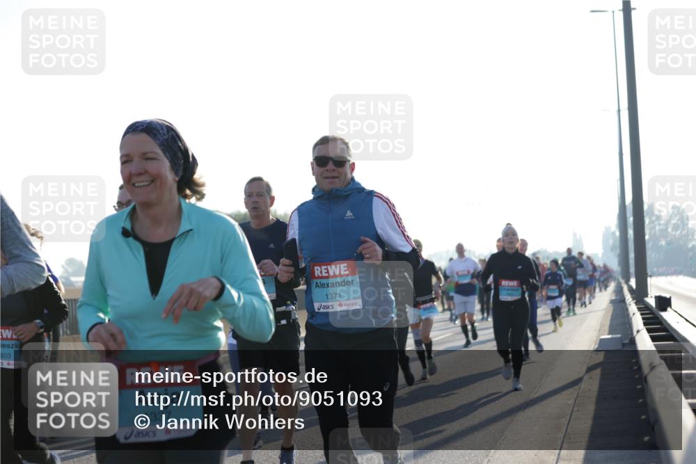 03.10.2025 - Köhlbrandbrückenlauf Jannik Wohlers http://msf.ph/oto/9051093 03.10.2025 09:19:00 Position 3 603, 1337, 1371 meine-sportfotos.de