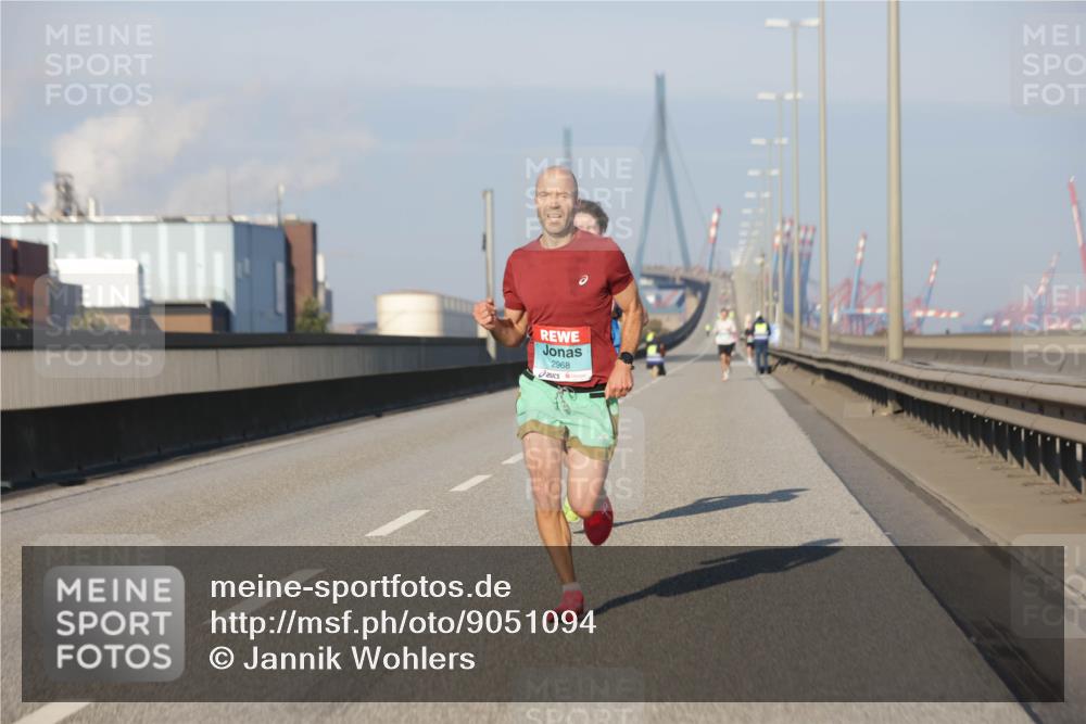 03.10.2025 - Köhlbrandbrückenlauf Jannik Wohlers http://msf.ph/oto/9051094 03.10.2025 09:37:03 Position 3 2968 meine-sportfotos.de