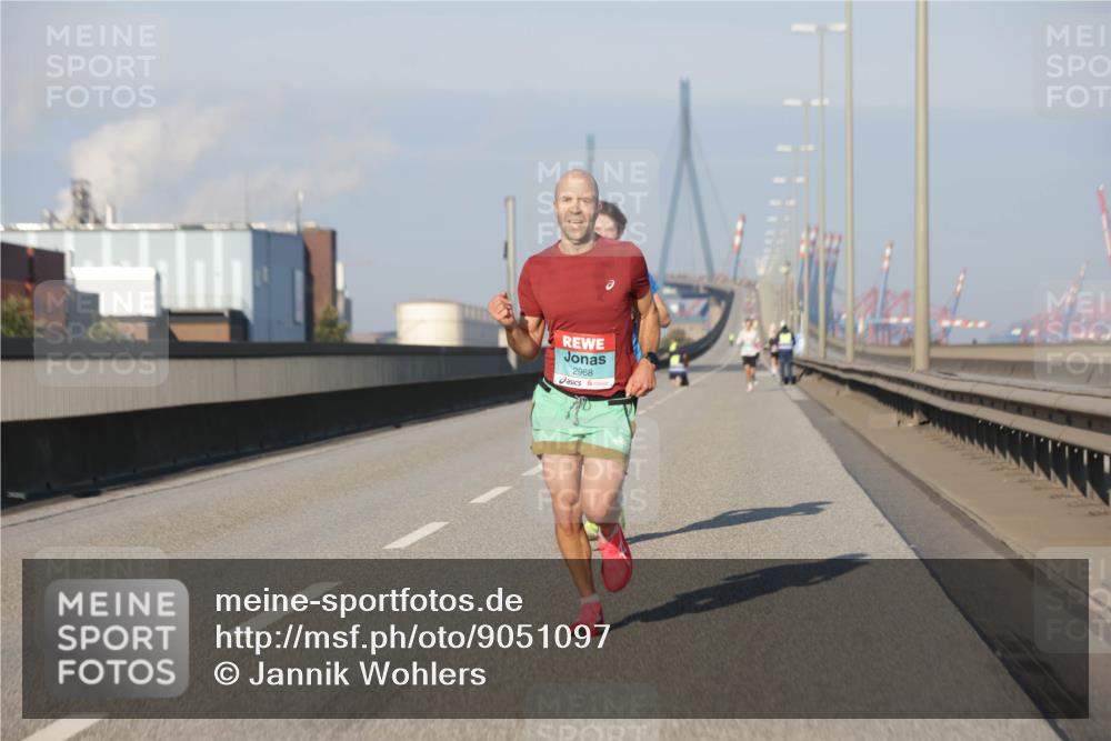 03.10.2025 - Köhlbrandbrückenlauf Jannik Wohlers http://msf.ph/oto/9051097 03.10.2025 09:37:03 Position 3 2968 meine-sportfotos.de