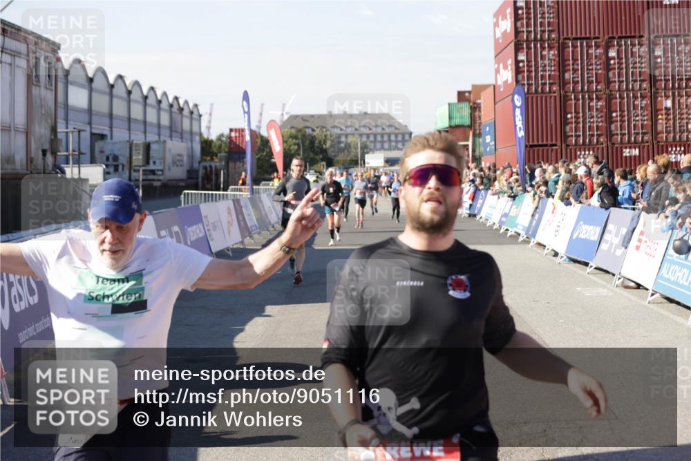 03.10.2025 - Köhlbrandbrückenlauf Jannik Wohlers http://msf.ph/oto/9051116 03.10.2025 13:08:23 Ziel 4307, 4768, 5243, 5804, 5994, 6021, 6369, 6569 meine-sportfotos.de