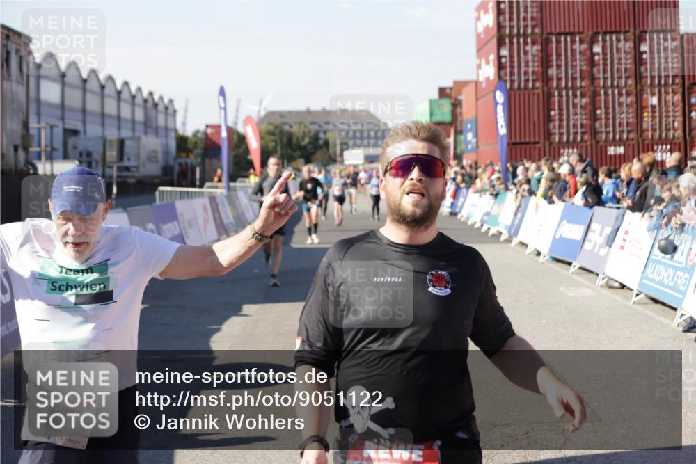 03.10.2025 - Köhlbrandbrückenlauf Jannik Wohlers http://msf.ph/oto/9051122 03.10.2025 13:08:23 Ziel 4307, 4768, 5243, 5804, 5994, 6021, 6369, 6569 meine-sportfotos.de