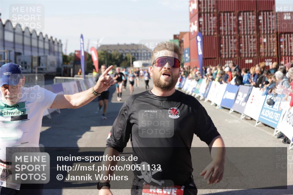 03.10.2025 - Köhlbrandbrückenlauf Jannik Wohlers http://msf.ph/oto/9051133 03.10.2025 13:08:23 Ziel 4307, 4768, 5243, 5804, 5994, 6021, 6369, 6569 meine-sportfotos.de