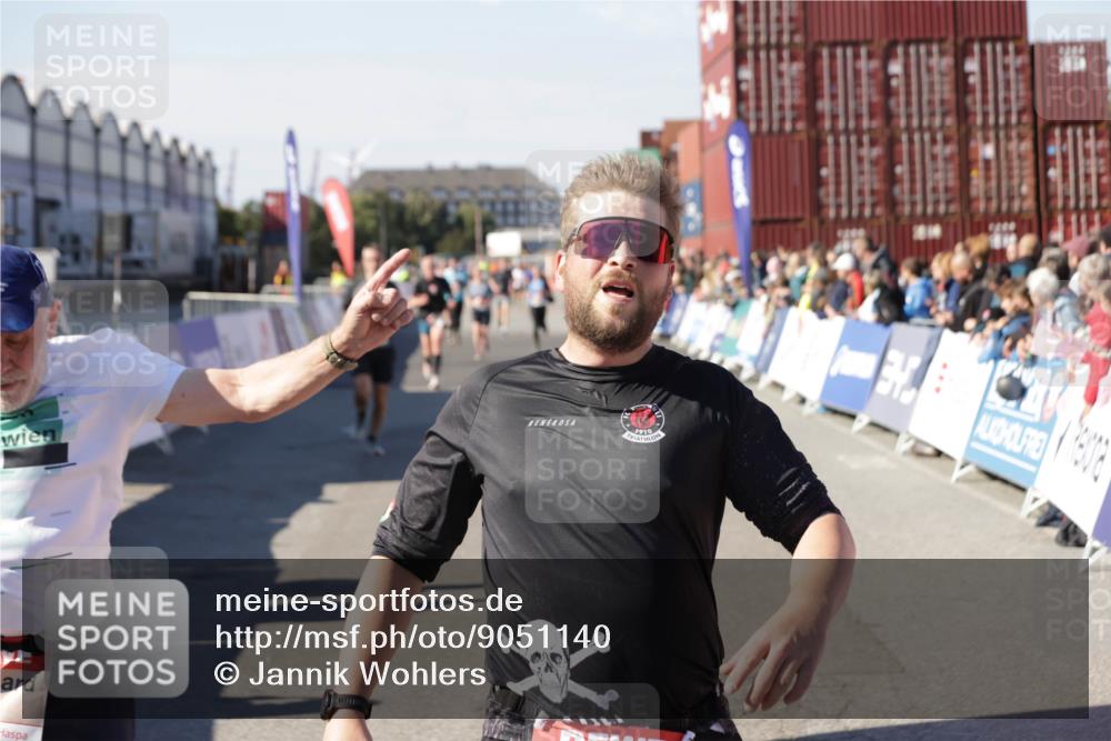 03.10.2025 - Köhlbrandbrückenlauf Jannik Wohlers http://msf.ph/oto/9051140 03.10.2025 13:08:23 Ziel 4307, 4768, 5243, 5804, 5994, 6021, 6369, 6569 meine-sportfotos.de