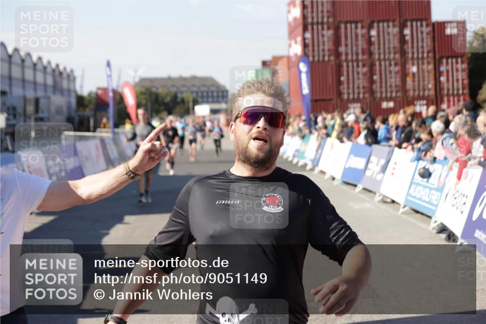 03.10.2025 - Köhlbrandbrückenlauf Jannik Wohlers http://msf.ph/oto/9051149 03.10.2025 13:08:23 Ziel 4307, 4768, 5243, 5804, 5994, 6021, 6369, 6569 meine-sportfotos.de