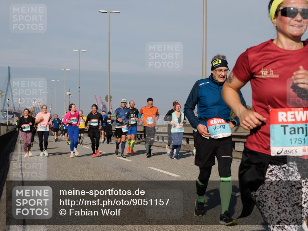 03.10.2025 - Köhlbrandbrückenlauf Fabian Wolf http://msf.ph/oto/9051157 03.10.2025 10:01:37 Position 3 4400, 1576, 1751 meine-sportfotos.de