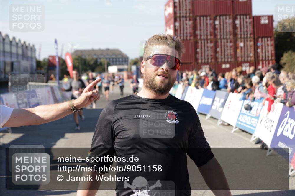 03.10.2025 - Köhlbrandbrückenlauf Jannik Wohlers http://msf.ph/oto/9051158 03.10.2025 13:08:23 Ziel 4307, 4768, 5243, 5804, 5994, 6021, 6369, 6569 meine-sportfotos.de