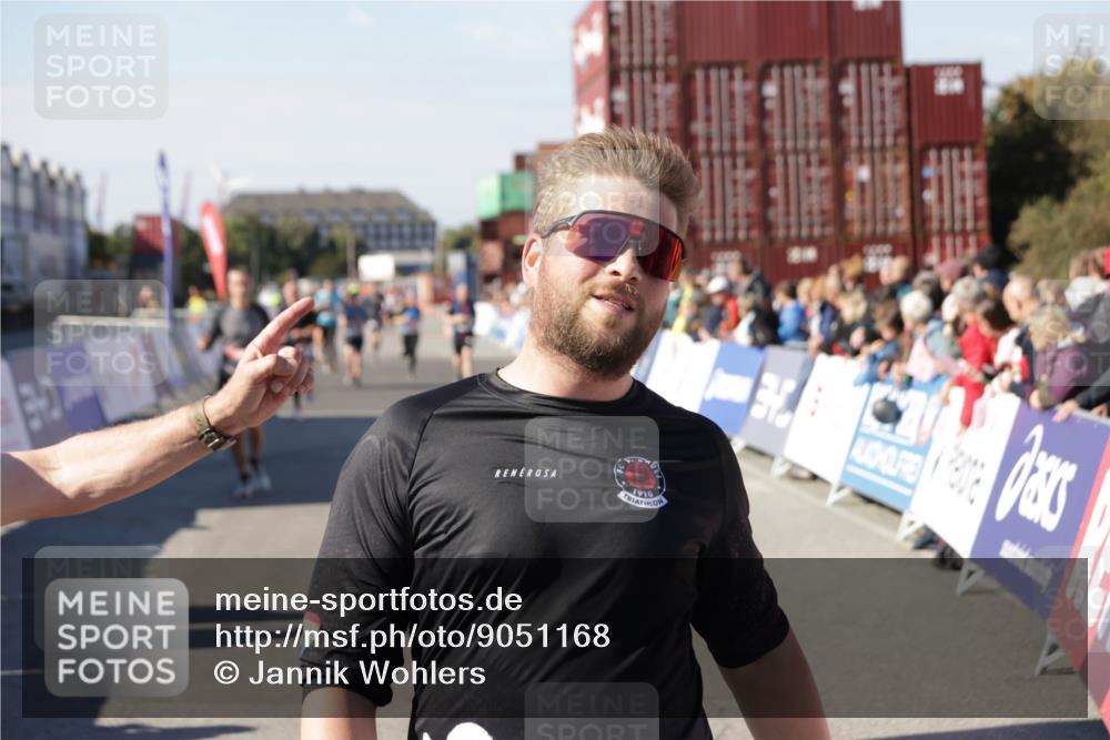 03.10.2025 - Köhlbrandbrückenlauf Jannik Wohlers http://msf.ph/oto/9051168 03.10.2025 13:08:23 Ziel 4307, 4768, 5243, 5804, 5994, 6021, 6369, 6569 meine-sportfotos.de