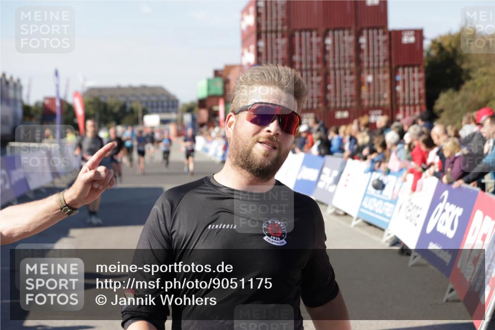 03.10.2025 - Köhlbrandbrückenlauf Jannik Wohlers http://msf.ph/oto/9051175 03.10.2025 13:08:23 Ziel 4307, 4768, 5243, 5804, 5994, 6021, 6369, 6569 meine-sportfotos.de