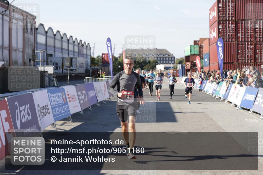03.10.2025 - Köhlbrandbrückenlauf Jannik Wohlers http://msf.ph/oto/9051180 03.10.2025 13:08:26 Ziel 4195, 4320, 4417, 4768, 5243, 5804, 5994, 6021, 6369, 6569, 6647 meine-sportfotos.de