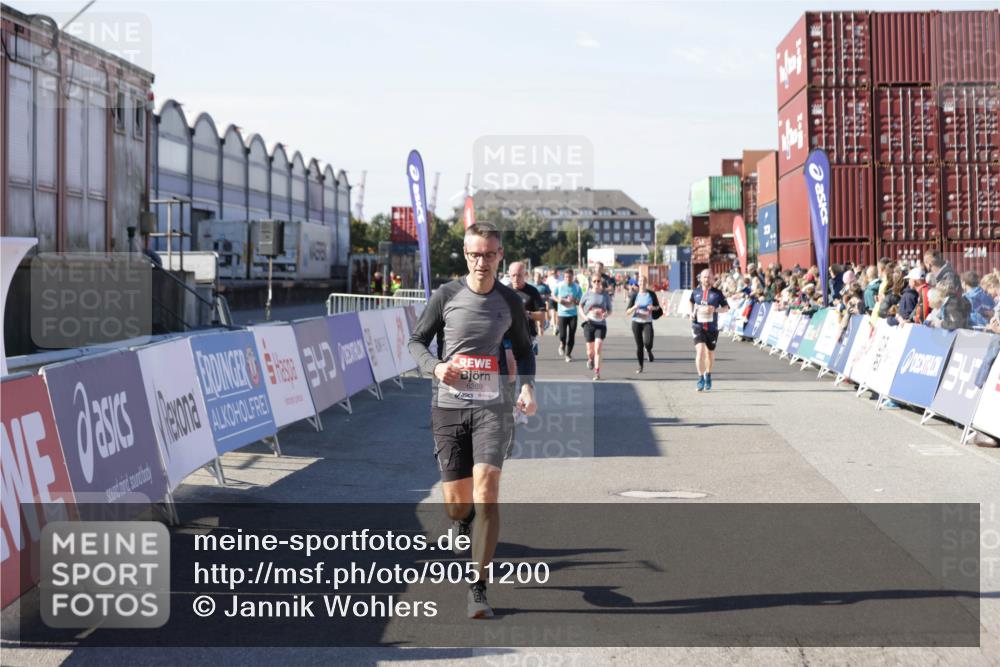 03.10.2025 - Köhlbrandbrückenlauf Jannik Wohlers http://msf.ph/oto/9051200 03.10.2025 13:08:26 Ziel 4195, 4320, 4417, 4768, 5243, 5804, 5994, 6021, 6369, 6569, 6647 meine-sportfotos.de