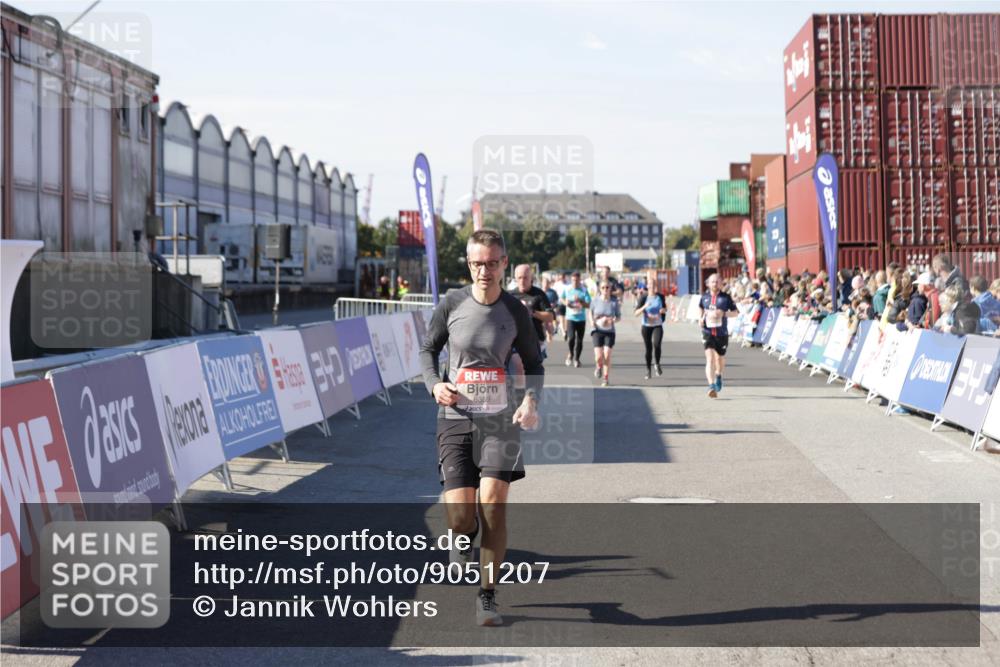 03.10.2025 - Köhlbrandbrückenlauf Jannik Wohlers http://msf.ph/oto/9051207 03.10.2025 13:08:26 Ziel 4195, 4320, 4417, 4768, 5243, 5804, 5994, 6021, 6369, 6569, 6647 meine-sportfotos.de