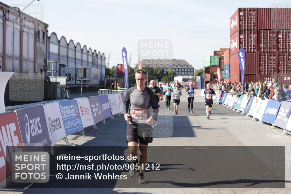 03.10.2025 - Köhlbrandbrückenlauf Jannik Wohlers http://msf.ph/oto/9051212 03.10.2025 13:08:26 Ziel 4195, 4320, 4417, 4768, 5243, 5804, 5994, 6021, 6369, 6569, 6647 meine-sportfotos.de