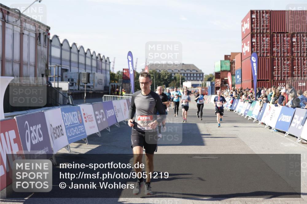 03.10.2025 - Köhlbrandbrückenlauf Jannik Wohlers http://msf.ph/oto/9051219 03.10.2025 13:08:26 Ziel 4195, 4320, 4417, 4768, 5243, 5804, 5994, 6021, 6369, 6569, 6647 meine-sportfotos.de