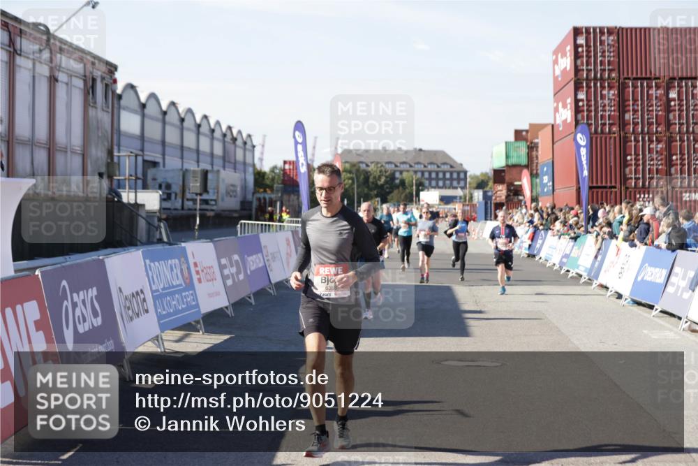 03.10.2025 - Köhlbrandbrückenlauf Jannik Wohlers http://msf.ph/oto/9051224 03.10.2025 13:08:26 Ziel 4195, 4320, 4417, 4768, 5243, 5804, 5994, 6021, 6369, 6569, 6647 meine-sportfotos.de