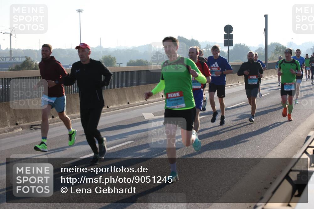 03.10.2025 - Köhlbrandbrückenlauf Lena Gebhardt http://msf.ph/oto/9051245 03.10.2025 09:14:37 Position 1 2705, 3491 meine-sportfotos.de