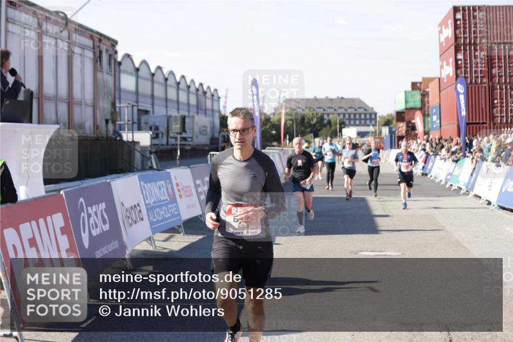 03.10.2025 - Köhlbrandbrückenlauf Jannik Wohlers http://msf.ph/oto/9051285 03.10.2025 13:08:27 Ziel 4195, 4320, 4417, 4768, 5243, 5804, 5994, 6021, 6369, 6569, 6647 meine-sportfotos.de