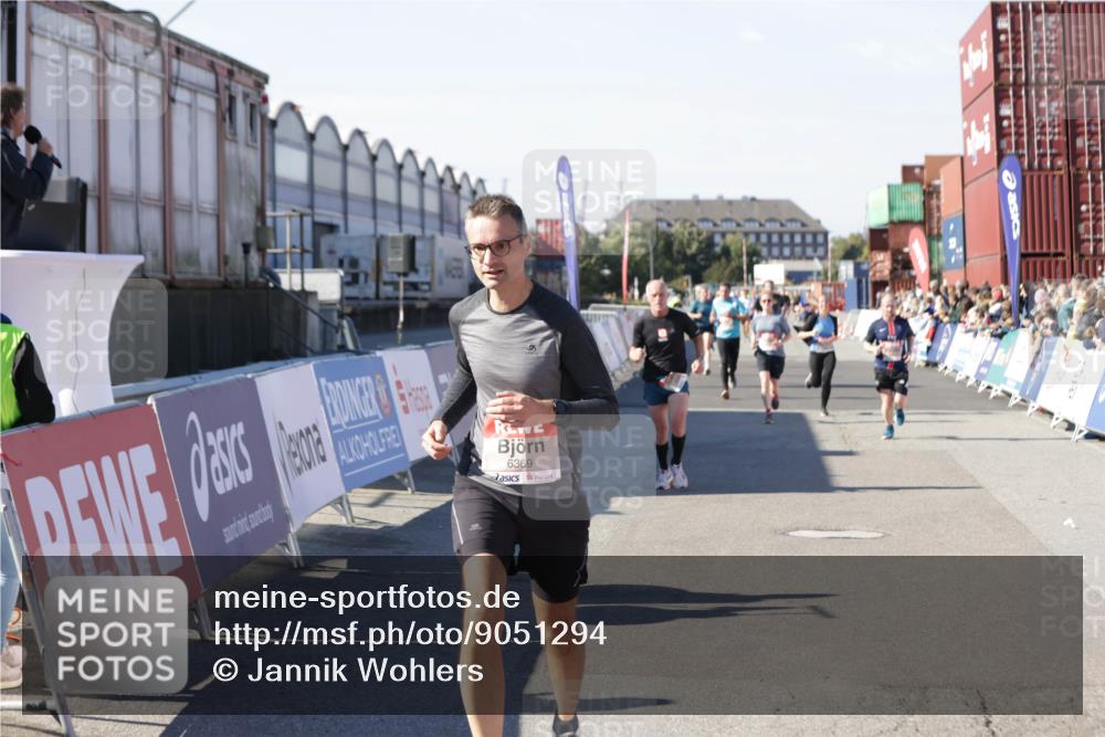 03.10.2025 - Köhlbrandbrückenlauf Jannik Wohlers http://msf.ph/oto/9051294 03.10.2025 13:08:27 Ziel 4195, 4320, 4417, 4768, 5243, 5804, 5994, 6021, 6369, 6569, 6647 meine-sportfotos.de