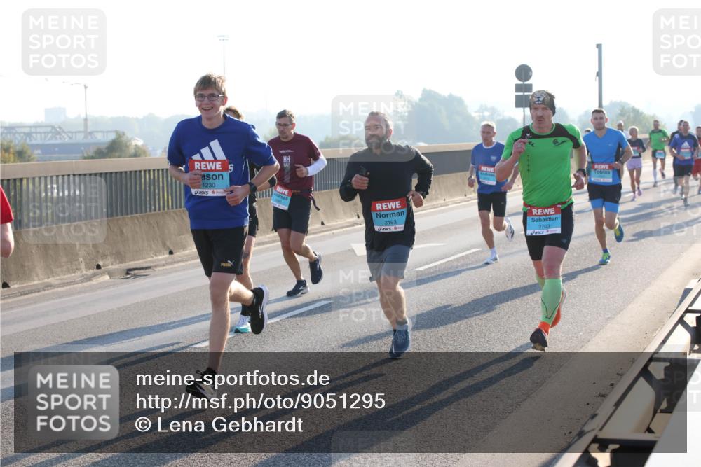 03.10.2025 - Köhlbrandbrückenlauf Lena Gebhardt http://msf.ph/oto/9051295 03.10.2025 09:14:39 Position 1 1230, 3193, 2703 meine-sportfotos.de