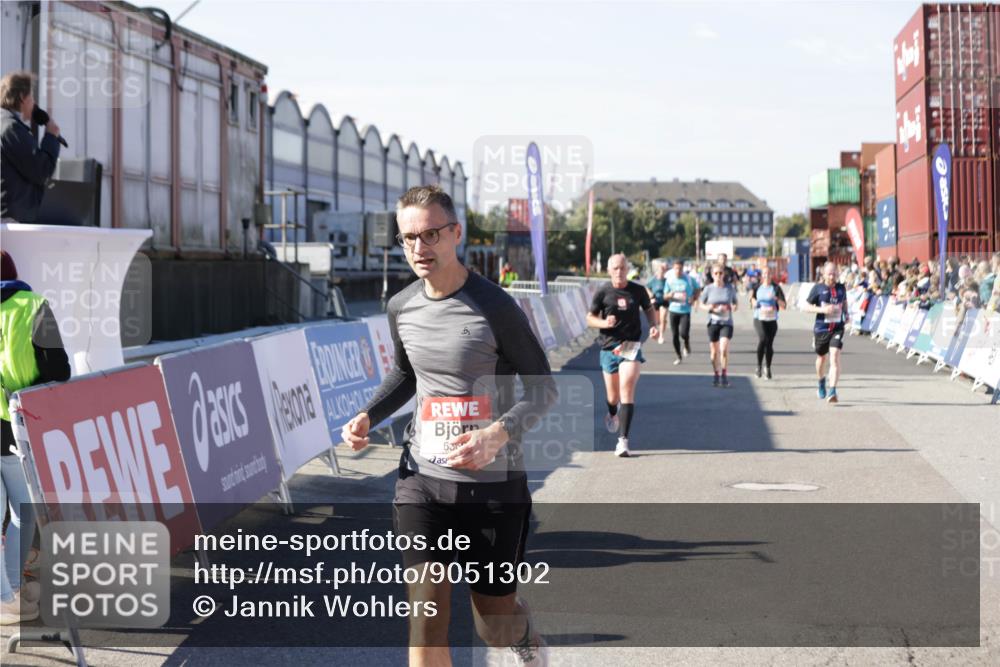 03.10.2025 - Köhlbrandbrückenlauf Jannik Wohlers http://msf.ph/oto/9051302 03.10.2025 13:08:27 Ziel 4195, 4320, 4417, 4768, 5243, 5804, 5994, 6021, 6369, 6569, 6647 meine-sportfotos.de