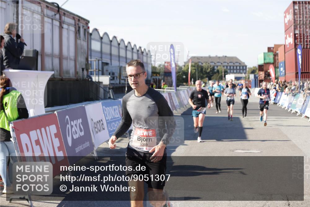03.10.2025 - Köhlbrandbrückenlauf Jannik Wohlers http://msf.ph/oto/9051307 03.10.2025 13:08:27 Ziel 4195, 4320, 4417, 4768, 5243, 5804, 5994, 6021, 6369, 6569, 6647 meine-sportfotos.de