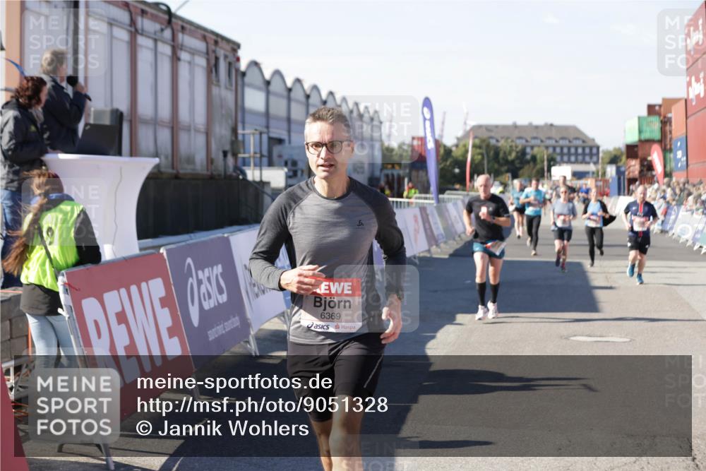 03.10.2025 - Köhlbrandbrückenlauf Jannik Wohlers http://msf.ph/oto/9051328 03.10.2025 13:08:27 Ziel 4195, 4320, 4417, 4768, 5243, 5804, 5994, 6021, 6369, 6569, 6647 meine-sportfotos.de