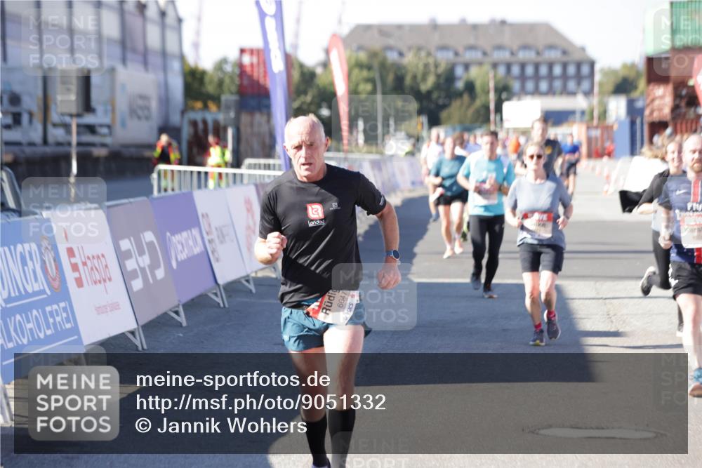 03.10.2025 - Köhlbrandbrückenlauf Jannik Wohlers http://msf.ph/oto/9051332 03.10.2025 13:08:29 Ziel 4195, 4320, 4417, 5792, 5804, 6021, 6369, 6534, 6569, 6647 meine-sportfotos.de
