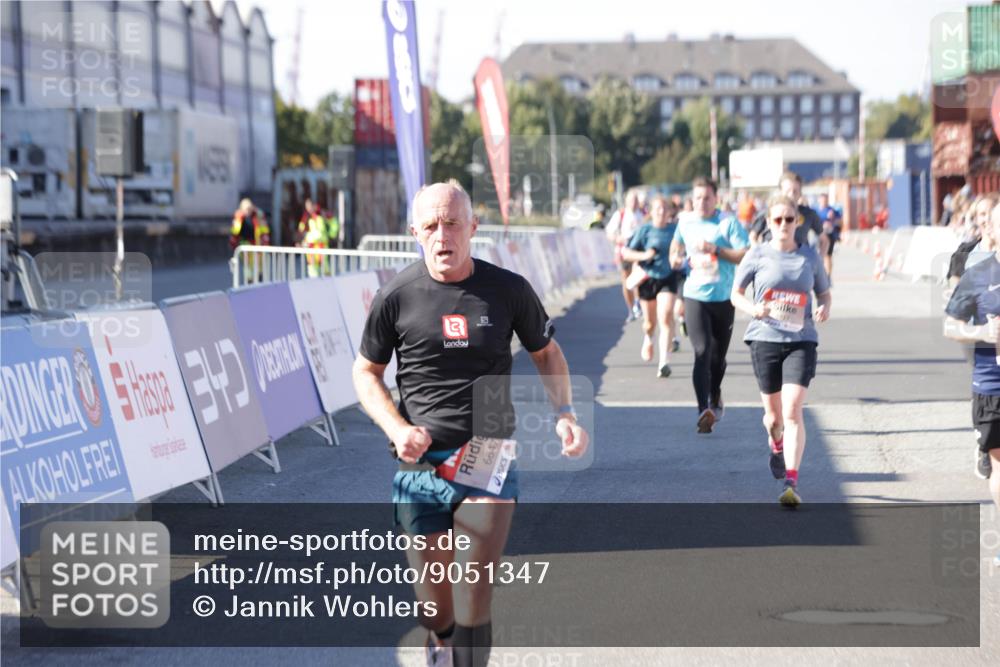03.10.2025 - Köhlbrandbrückenlauf Jannik Wohlers http://msf.ph/oto/9051347 03.10.2025 13:08:29 Ziel 4195, 4320, 4417, 5792, 5804, 6021, 6369, 6534, 6569, 6647 meine-sportfotos.de