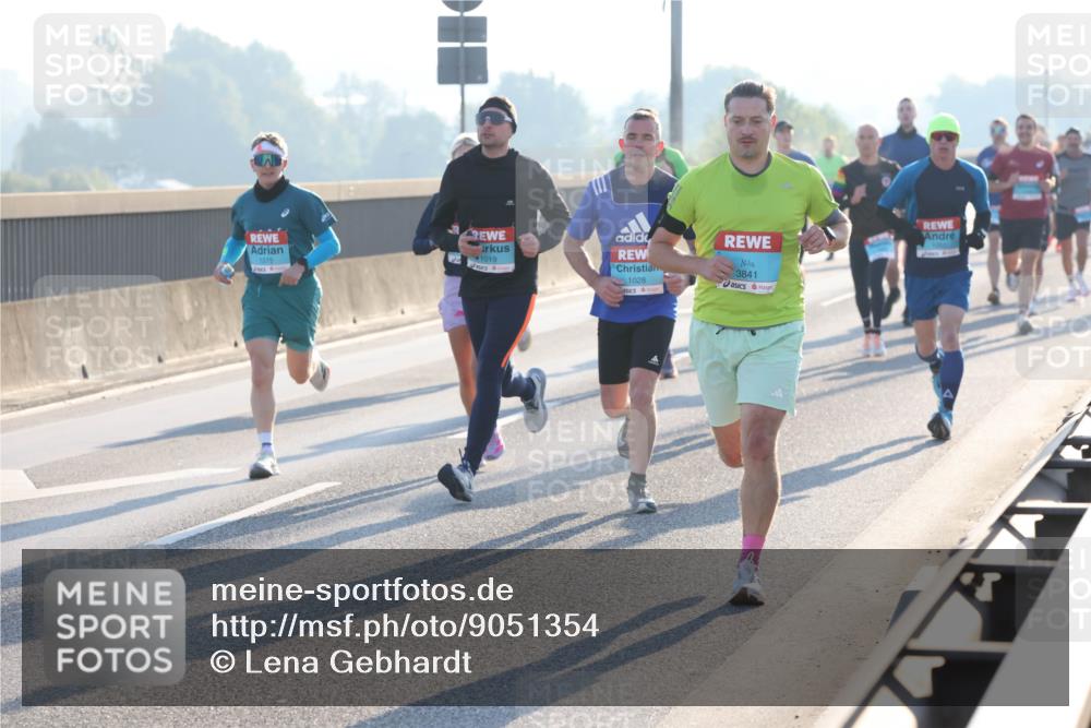 03.10.2025 - Köhlbrandbrückenlauf Lena Gebhardt http://msf.ph/oto/9051354 03.10.2025 09:14:43 Position 1 1019, 1275, 1028, 3841 meine-sportfotos.de