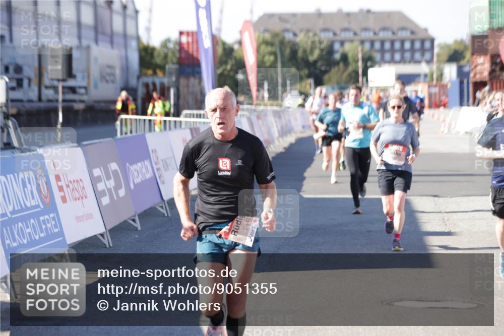 03.10.2025 - Köhlbrandbrückenlauf Jannik Wohlers http://msf.ph/oto/9051355 03.10.2025 13:08:29 Ziel 4195, 4320, 4417, 5792, 5804, 6021, 6369, 6534, 6569, 6647 meine-sportfotos.de