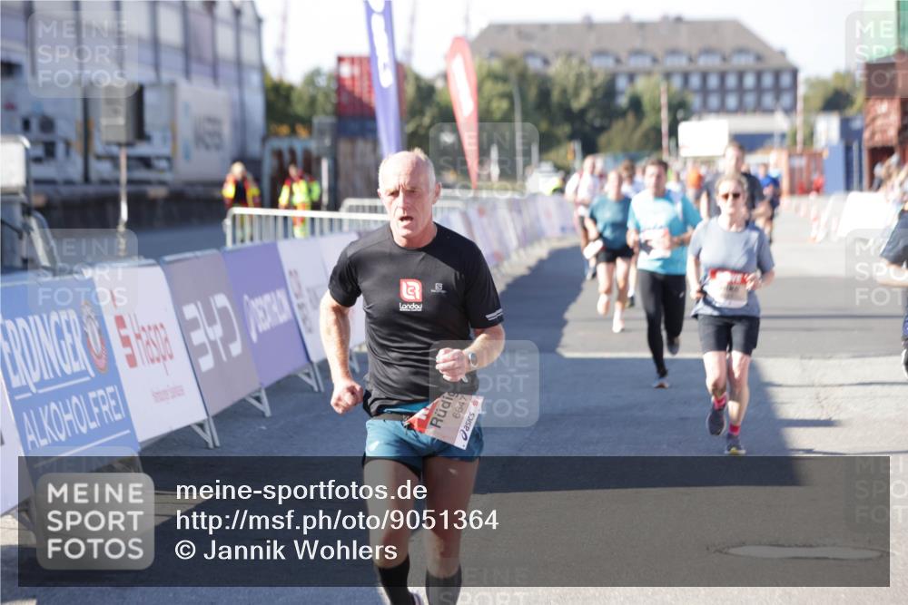 03.10.2025 - Köhlbrandbrückenlauf Jannik Wohlers http://msf.ph/oto/9051364 03.10.2025 13:08:29 Ziel 4195, 4320, 4417, 5792, 5804, 6021, 6369, 6534, 6569, 6647 meine-sportfotos.de