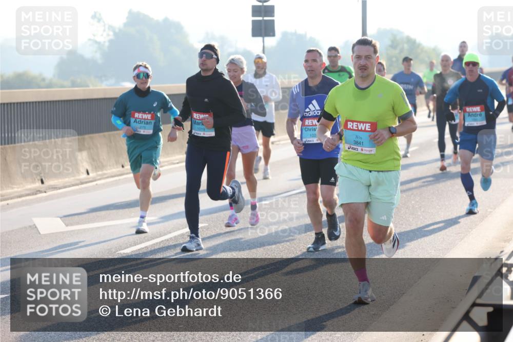03.10.2025 - Köhlbrandbrückenlauf Lena Gebhardt http://msf.ph/oto/9051366 03.10.2025 09:14:43 Position 1 1019, 275, 102, 3841 meine-sportfotos.de