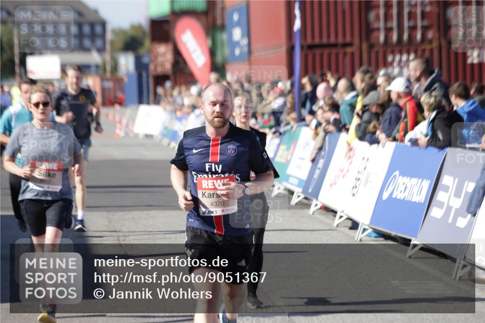 03.10.2025 - Köhlbrandbrückenlauf Jannik Wohlers http://msf.ph/oto/9051367 03.10.2025 13:08:30 Ziel 4195, 4320, 4417, 5792, 5804, 6021, 6369, 6534, 6569, 6647 meine-sportfotos.de