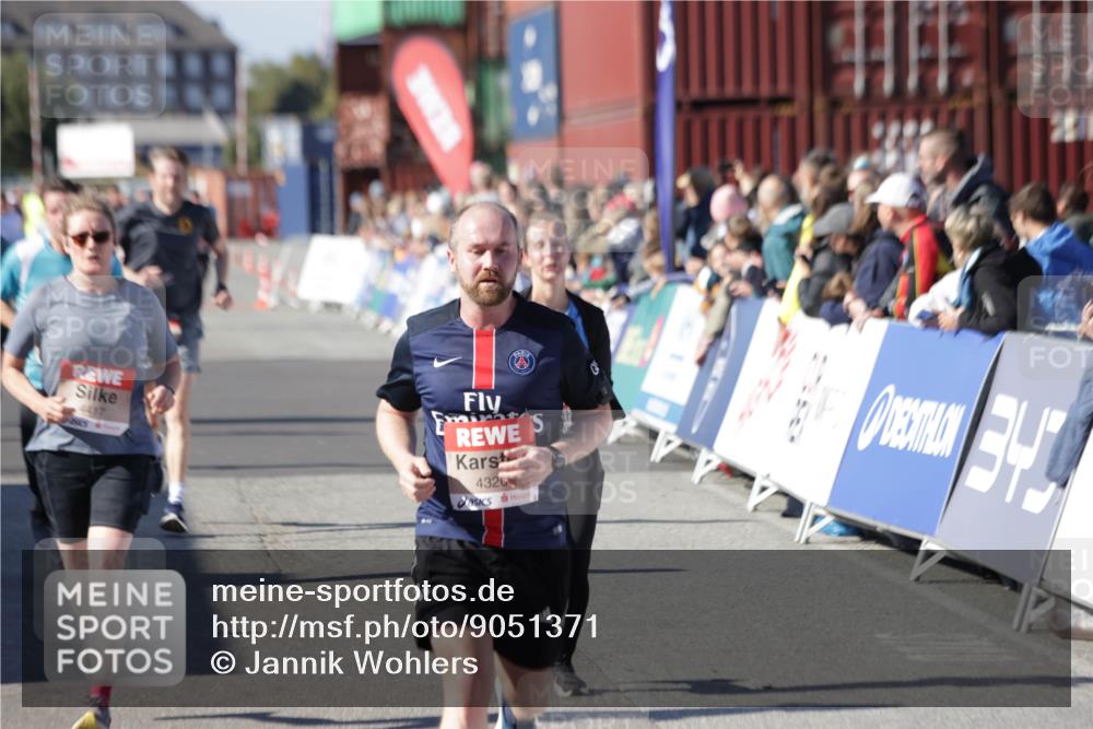 03.10.2025 - Köhlbrandbrückenlauf Jannik Wohlers http://msf.ph/oto/9051371 03.10.2025 13:08:30 Ziel 4195, 4320, 4417, 5792, 5804, 6021, 6369, 6534, 6569, 6647 meine-sportfotos.de