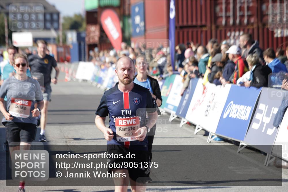 03.10.2025 - Köhlbrandbrückenlauf Jannik Wohlers http://msf.ph/oto/9051375 03.10.2025 13:08:30 Ziel 4195, 4320, 4417, 5792, 5804, 6021, 6369, 6534, 6569, 6647 meine-sportfotos.de