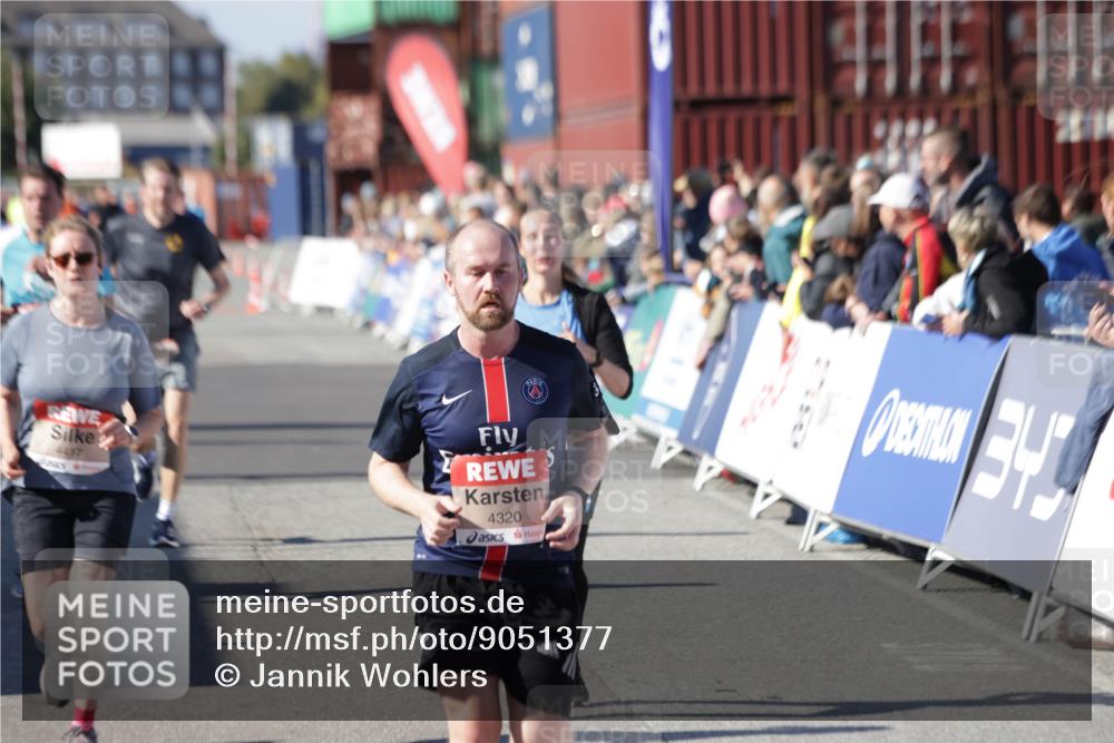 03.10.2025 - Köhlbrandbrückenlauf Jannik Wohlers http://msf.ph/oto/9051377 03.10.2025 13:08:30 Ziel 4195, 4320, 4417, 5792, 5804, 6021, 6369, 6534, 6569, 6647 meine-sportfotos.de