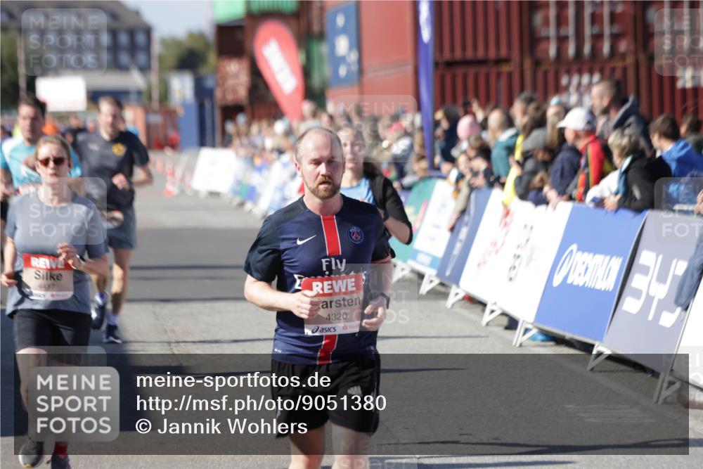 03.10.2025 - Köhlbrandbrückenlauf Jannik Wohlers http://msf.ph/oto/9051380 03.10.2025 13:08:31 Ziel 4195, 4320, 4417, 5792, 6021, 6369, 6534, 6569, 6647 meine-sportfotos.de