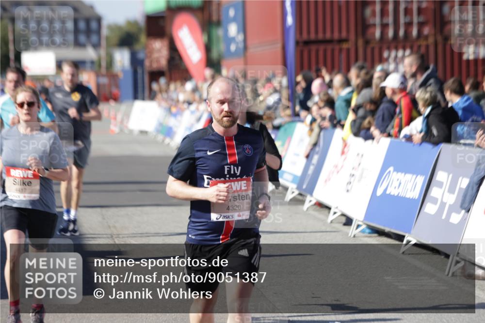 03.10.2025 - Köhlbrandbrückenlauf Jannik Wohlers http://msf.ph/oto/9051387 03.10.2025 13:08:31 Ziel 4195, 4320, 4417, 5792, 6021, 6369, 6534, 6569, 6647 meine-sportfotos.de