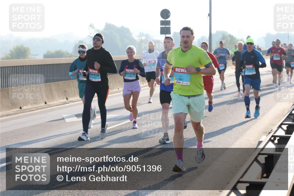 03.10.2025 - Köhlbrandbrückenlauf Lena Gebhardt http://msf.ph/oto/9051396 03.10.2025 09:14:44 Position 1 1019, 1086, 3841 meine-sportfotos.de
