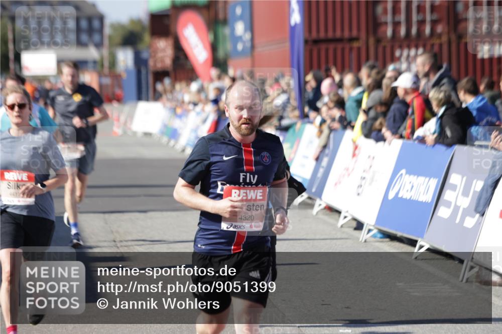03.10.2025 - Köhlbrandbrückenlauf Jannik Wohlers http://msf.ph/oto/9051399 03.10.2025 13:08:31 Ziel 4195, 4320, 4417, 5792, 6021, 6369, 6534, 6569, 6647 meine-sportfotos.de