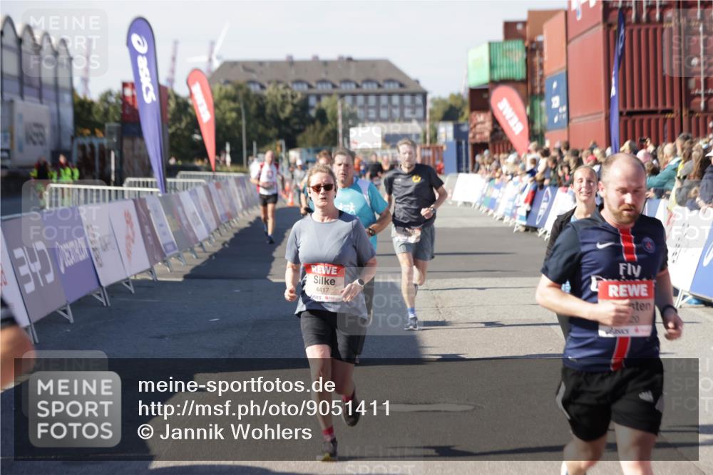 03.10.2025 - Köhlbrandbrückenlauf Jannik Wohlers http://msf.ph/oto/9051411 03.10.2025 13:08:31 Ziel 4195, 4320, 4417, 5792, 6021, 6369, 6534, 6569, 6647 meine-sportfotos.de