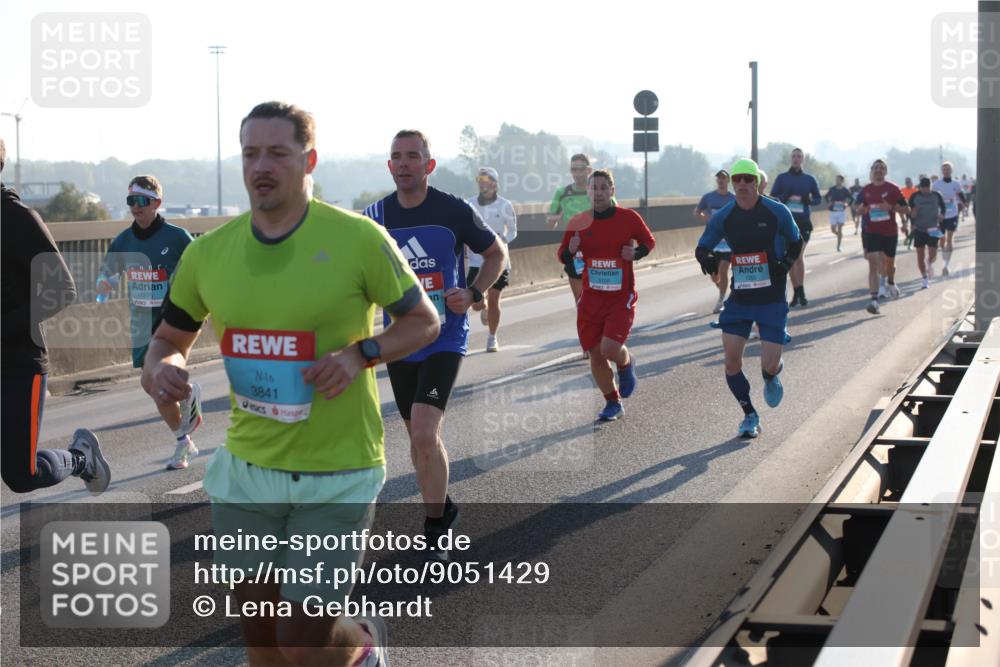 03.10.2025 - Köhlbrandbrückenlauf Lena Gebhardt http://msf.ph/oto/9051429 03.10.2025 09:14:45 Position 1 1275, 3841 meine-sportfotos.de