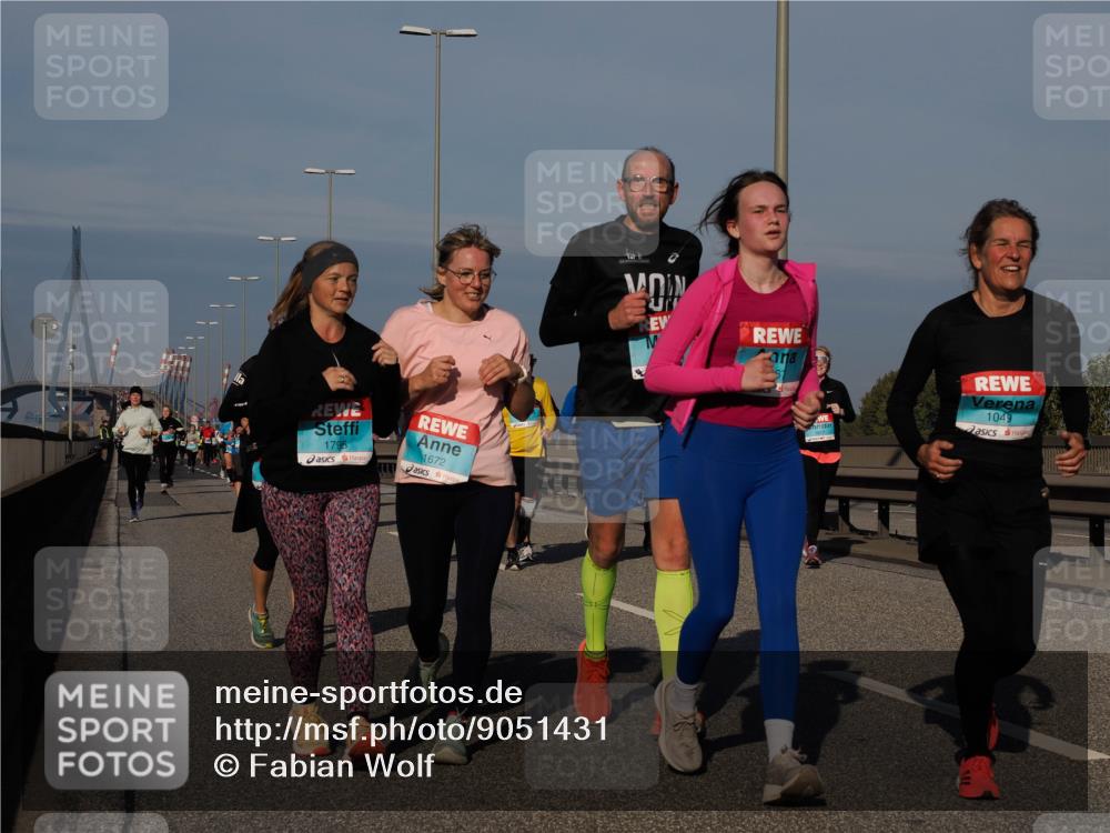 03.10.2025 - Köhlbrandbrückenlauf Fabian Wolf http://msf.ph/oto/9051431 03.10.2025 10:01:43 Position 3 1795, 1672, 1049 meine-sportfotos.de